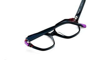 Das Bild zeigt die Korrektionsbrille THEIA BKPU von der Marke Etnia Barcelona in schwarz